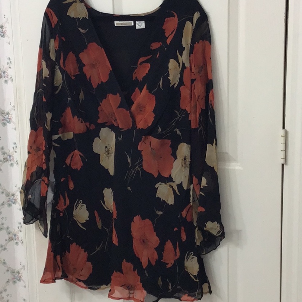 Plus size 2 X, 100% silk blouse w/ 100% polyester lining. Length is 33”.